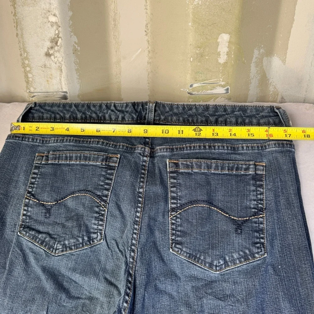 Lee Womens Bootcut Leg Jeans Blue Denim Lower On The Waist 5-Pocket Everyday